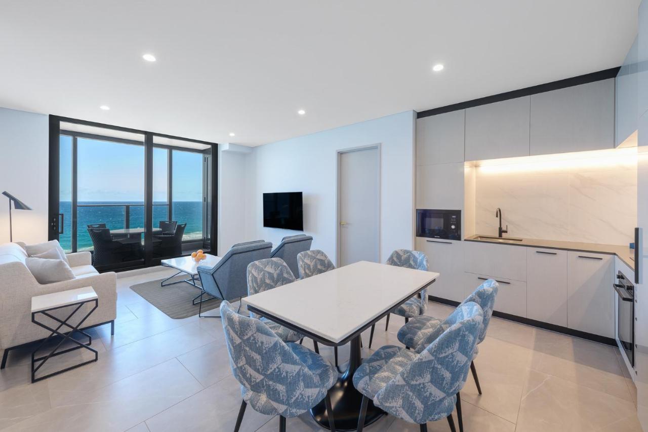 Meriton Suites Surfers Paradise Χρυσή Ακτή Εξωτερικό φωτογραφία A living room in a modern apartment